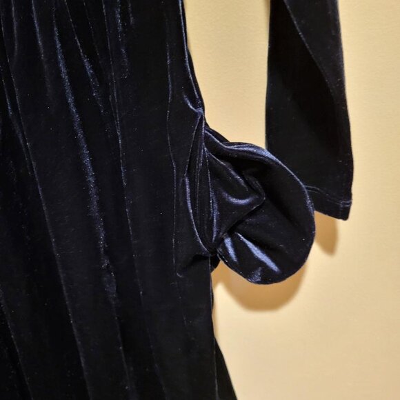 "OLD NAVY" BIG GIRLS VELOUR LONG SLEEVE NAVY DRESS WITH POCKETS - SIZE M (8) - Picture 4 of 6